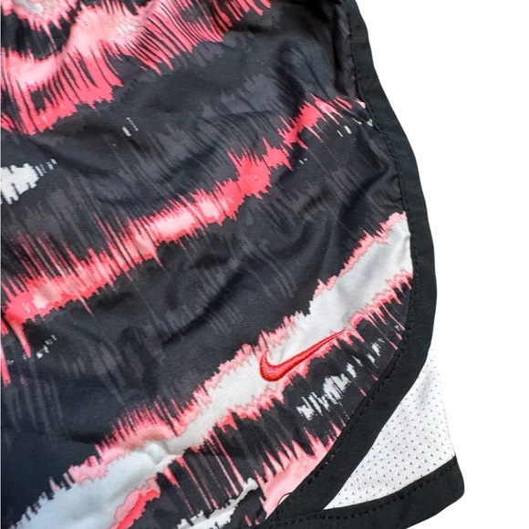 👟 Nike Dri-Fit‎ Girls Black Pink Running Shorts XL 👟 - Picture 2 of 4